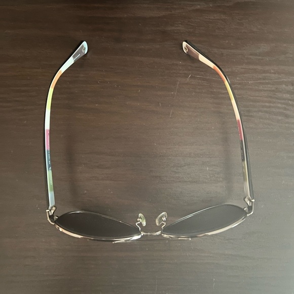 Coach sunglasses Aviator Style with rainbow detail on inside frames - Picture 3 of 4